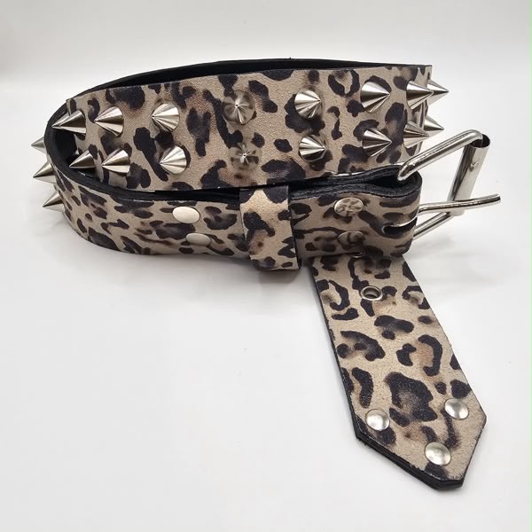 CINTURÓN CUERO PINTADO LEOPARDO CON PINCHOS