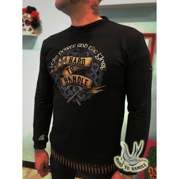 sudadera chico power and the glory detalle