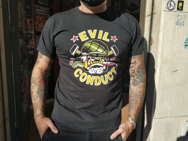 camiseta evil conduct