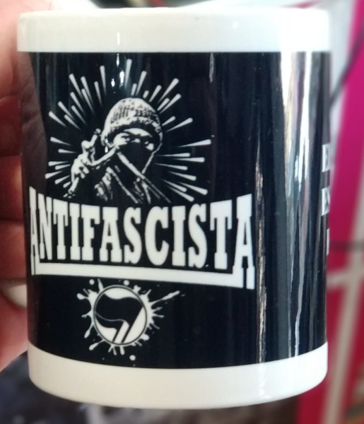 taza antifascista