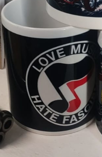 taza love music hate fascism