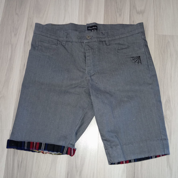 pantalon vaquero corto gris escoces rojo