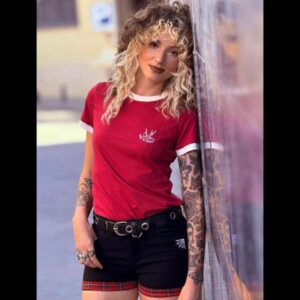 CAMISETA GRANATE LEOPARDO Y ESCUDO CHICA HTH