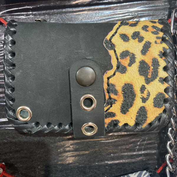 MONEDERO GRANDE NEGRO CON LEOPARDO