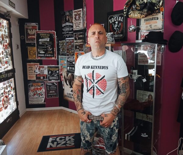 CAMISETA DEAD KENNEDYS BLANCA LOGO