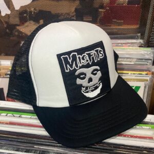 GORRA TRUCKER MISFITS BLANCA