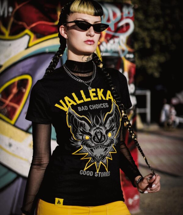 WhatsApp Image 2025-05-30 at 07.25.28 (2) CAMISETA AK WEAR VALLEKAS BAD CHOICES CHICA