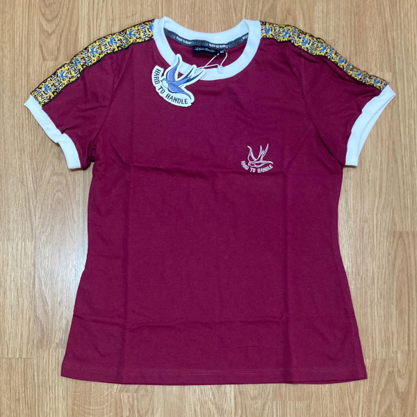 CAMISETA GRANATE LEOPARDO Y ESCUDO CHICA HTH