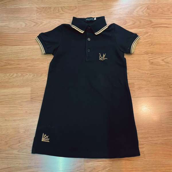 VESTIDO POLO NIÑA NEGRO DETALLE DORADO HTH