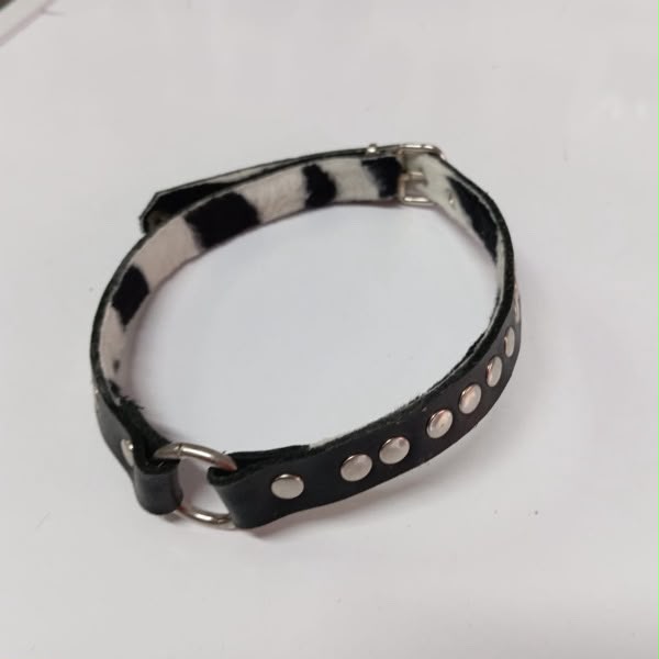 COLLAR FORRO INTERIOR CEBRA CON REMACHES