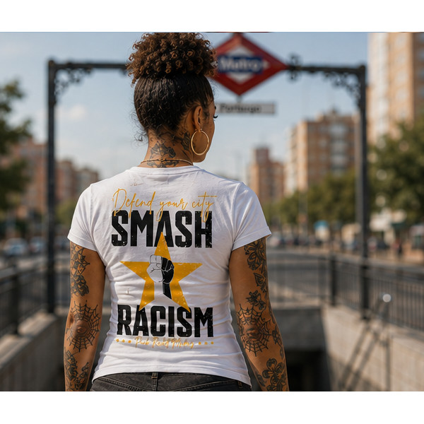 CAMISETA CHICA SMASH RACISM BLANCA
